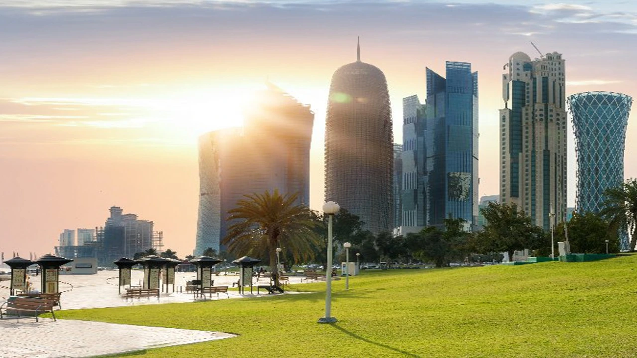 تحذيرات من الأرصاد الجوية بشأن رياح قوية وأمواج مرتفعة في البحر